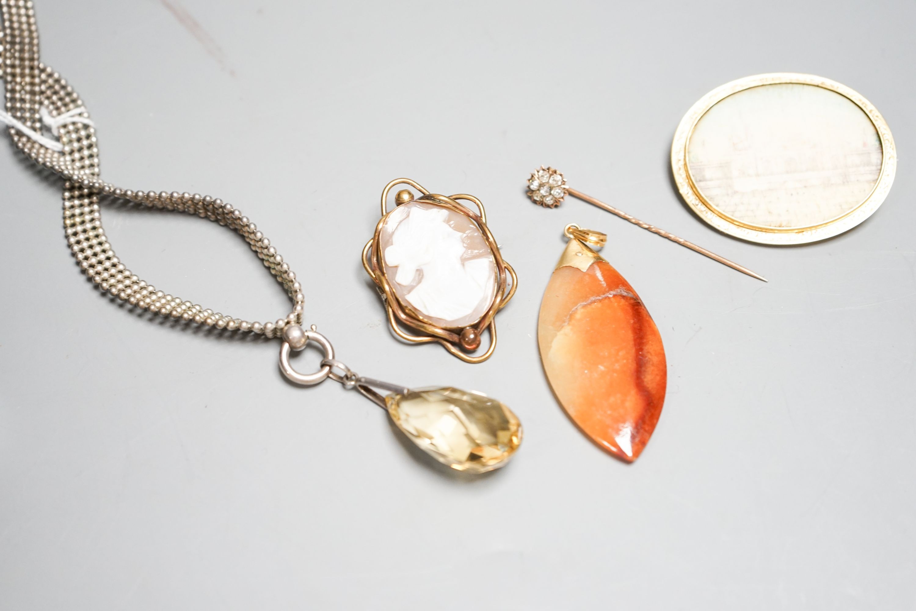 Mixed jewellery including cameo brooch, agate pendant, oval brooch, paste set stick pin and pendant on white metal chain.